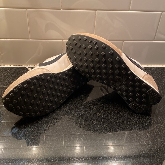 Nike running sneakers size 2 - Picture 7 of 8